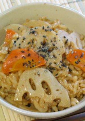 たっぷりレンコンの簡単炊き込みご飯-レシピのメイン写真