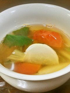 蕪と蕪の葉とトマトのコンソメスープ-レシピのメイン写真