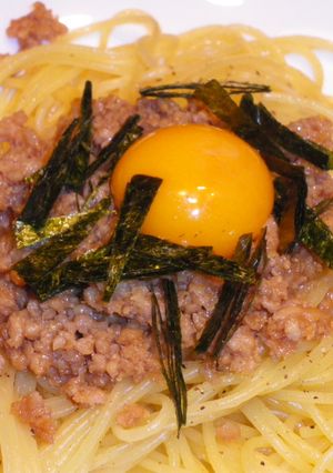 おひとりさまの残り鶏そぼろで親子パスタ-レシピのメイン写真