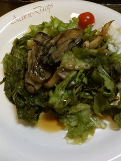 牡蠣甘煮流用・2日目簡単炒めのレタス乗せ-レシピのメイン写真