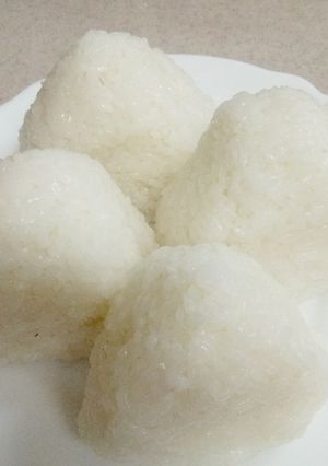 天然塩だけの美味しい塩むすび-レシピのメイン写真
