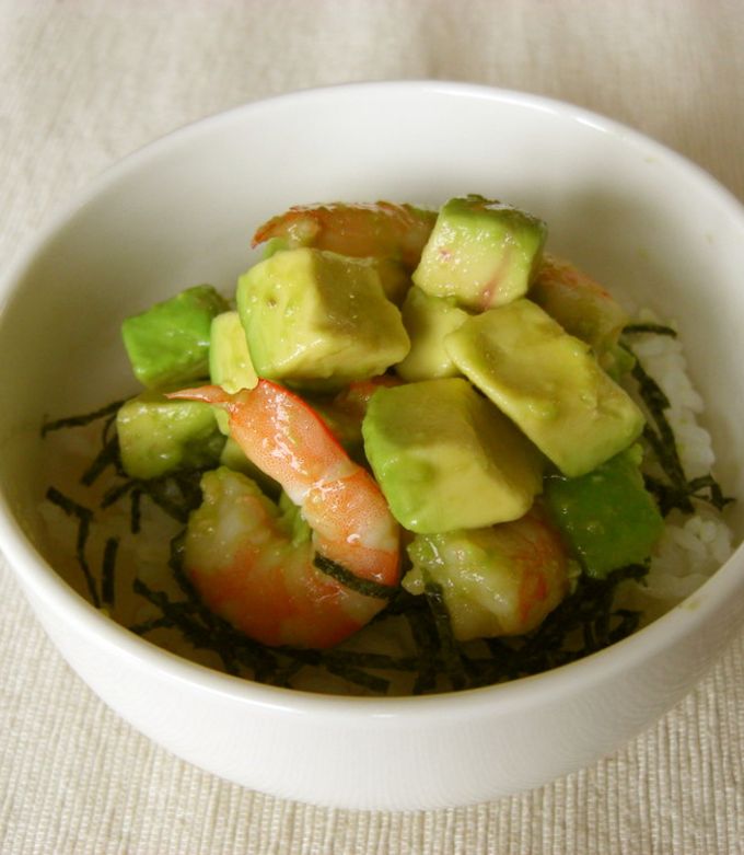 お手軽ランチに えびアボカド丼 by 峰村醸造 【クックパッド】 簡単