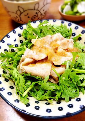 ココナッツオイルで☆春菊と豚肉の南国ご飯-レシピのメイン写真