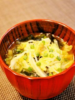 芯まで旨☆春キャベツとわかめの味噌汁☆-レシピのメイン写真