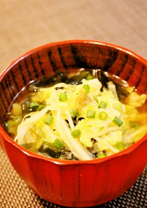 芯まで旨☆春キャベツとわかめの味噌汁☆-レシピのメイン写真