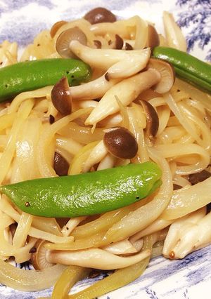 しめじのバター醤油焼きうどん-レシピのメイン写真