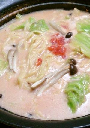 美人レシピトマトクリーム鍋風煮込ラーメン-レシピのメイン写真