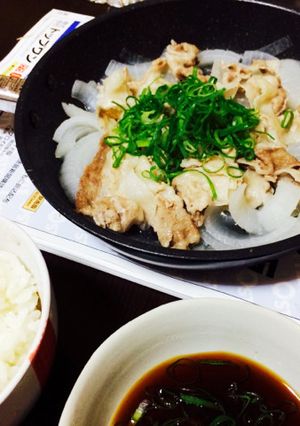 簡単！フライパンで豚肉と玉ねぎ蒸ししゃぶ-レシピのメイン写真