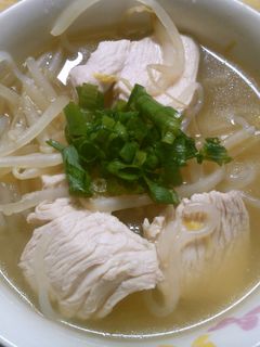 簡単 鶏むねと もやし 白滝の 塩スープ-レシピのメイン写真
