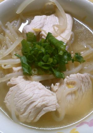 簡単　鶏むねと　もやし　白滝の　塩スープ-レシピのメイン写真