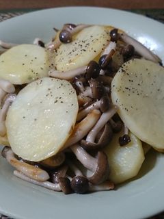 【ぐうたら】ジャガイモしめじのバター炒め-レシピのメイン写真