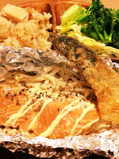 鮭とえのきのホイル焼き。パリパリ皮付き!-レシピのメイン写真