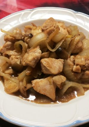 シメジと鶏肉と玉ねぎのコンソメ炒め-レシピのメイン写真