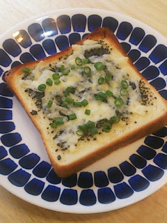 黒ごまチーズトースト-レシピのメイン写真