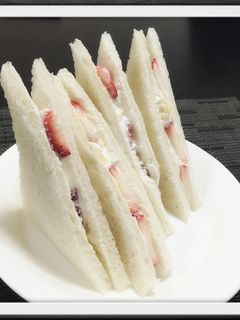 ストロベリーサンドイッチ-レシピのメイン写真