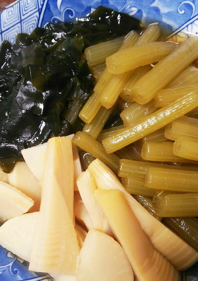 旬の春煮物（ワカメとタケノコとふき）-レシピのメイン写真