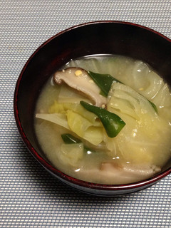 キャベツと椎茸の味噌汁-レシピのメイン写真