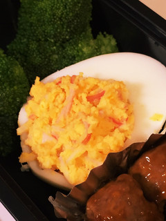 簡単!お弁当に!カニカマ卵サラダカップ♪-レシピのメイン写真