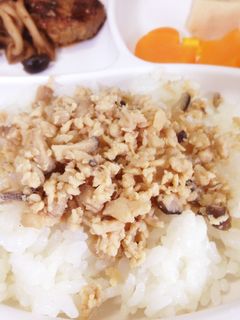 幼児食 きのこ入り鶏そぼろ-レシピのメイン写真