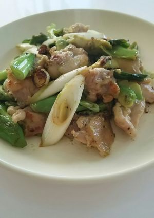 アボカドと鶏肉の塩麹炒め-レシピのメイン写真