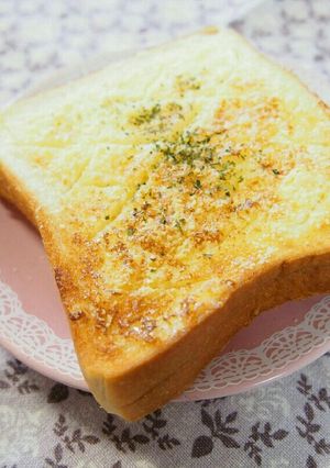 サクッジュワ♡簡単マヨ+粉チーズトースト-レシピのメイン写真