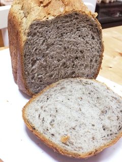 ホームベーカリーで黒ごまパン-レシピのメイン写真
