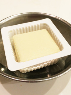 簡単!パックのままで豆腐の水切り-レシピのメイン写真