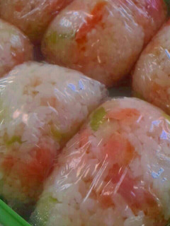 春キャベツと鮭のおにぎり♪-レシピのメイン写真