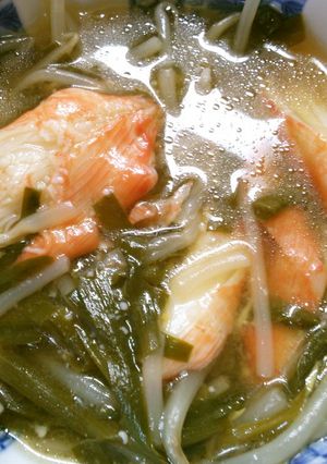 簡単！もやしとニラ　カニカマの中華スープ-レシピのメイン写真