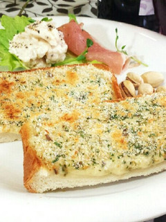 休日ランチ◎おつまみ◎アンチョビトースト-レシピのメイン写真