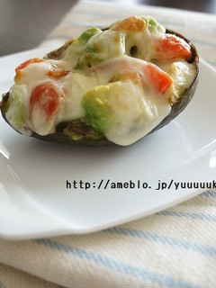 チーズとろ~りアボカドとトマトのサラダ-レシピのメイン写真