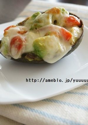 チーズとろ～りアボカドとトマトのサラダ-レシピのメイン写真