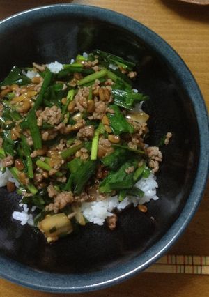 簡単！キムチ入りニラ納豆丼-レシピのメイン写真