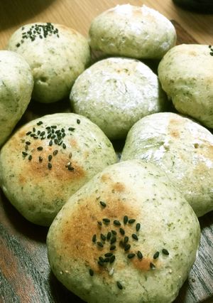春の恵み・よもぎの黒豆粒あんぱん-レシピのメイン写真