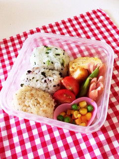 3色俵おにぎりの簡単かわいいお弁当♡-レシピのメイン写真