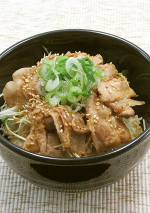 ごま香るピリッとスタミナ豚丼-レシピのメイン写真