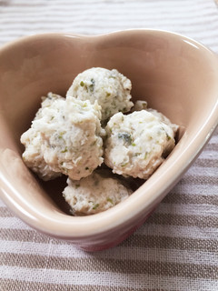 離乳食*手づかみにも柔らかいチキンボール-レシピのメイン写真