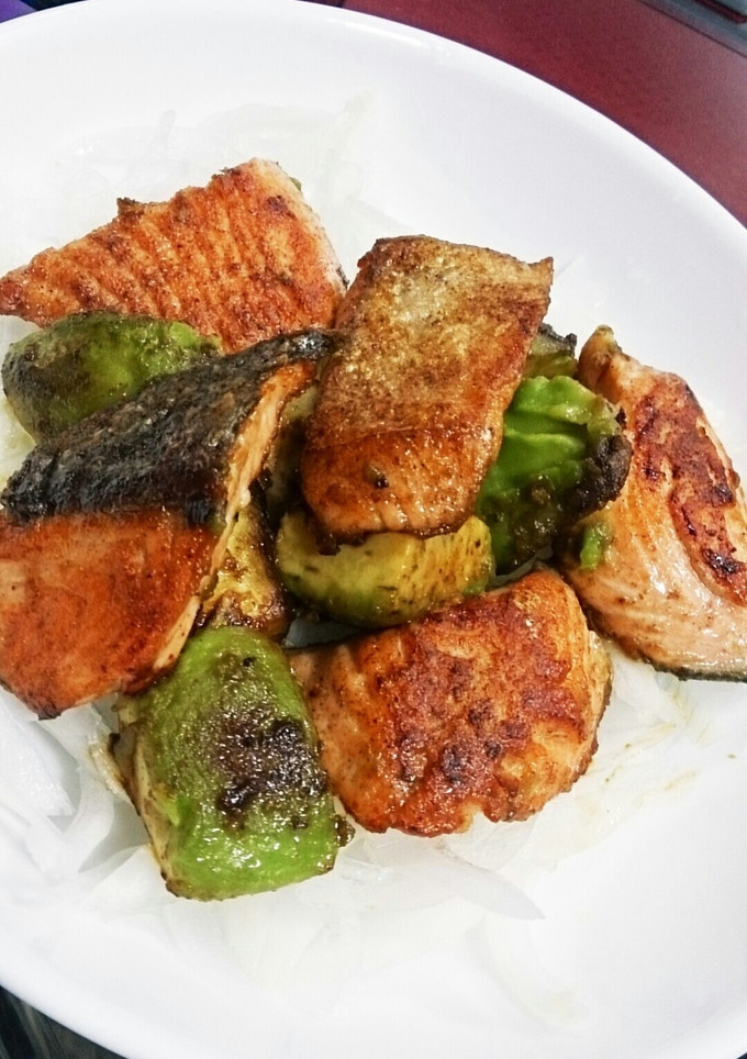 簡単！鮭とアボカドの醤油炒め-レシピのメイン写真