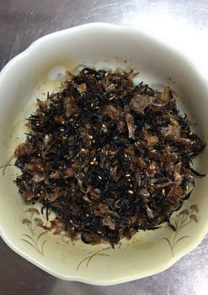 花かつおたっぷりひじきとキクラゲの煮物-レシピのメイン写真