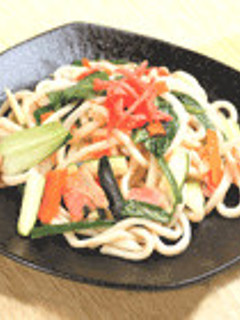夏野菜たっぷり 梅こんぶ茶の焼きうどん-レシピのメイン写真