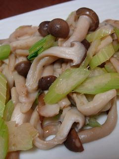 セロリときのこのマヨ炒め-レシピのメイン写真