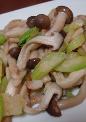 セロリときのこのマヨ炒め-レシピのメイン写真