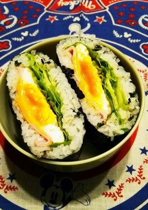 おにぎらずφわかめご飯×目玉焼き＋ハム♪-レシピのメイン写真