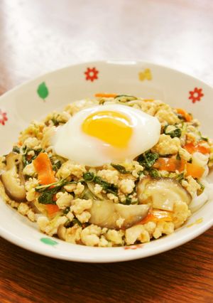 温玉のせ☆鶏ひき肉のピリ辛あんかけうどん-レシピのメイン写真