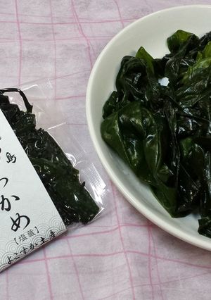 猿島わかめ（塩蔵）の塩抜き-レシピのメイン写真
