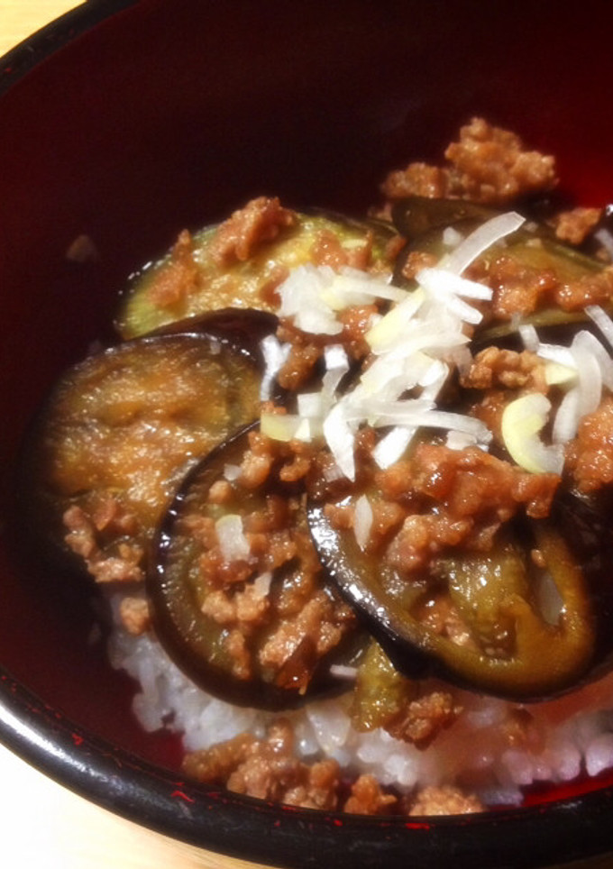 ナスとそぼろ丼物-レシピのメイン写真