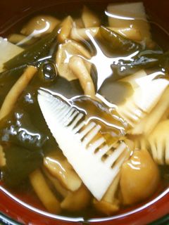 簡単 朝食 筍とワカメ なめこのお吸い物-レシピのメイン写真