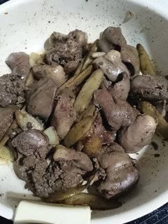 鶏レバーとゴボウのニンニク炒め-レシピのメイン写真