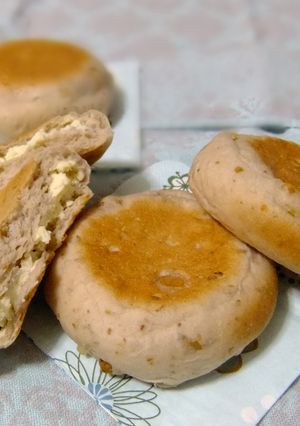 胡桃とクリームチーズのライ麦平焼きパン♪-レシピのメイン写真