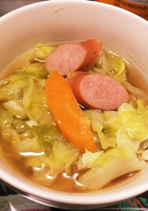 キャベツとココナツオイルのコンソメスープ-レシピのメイン写真